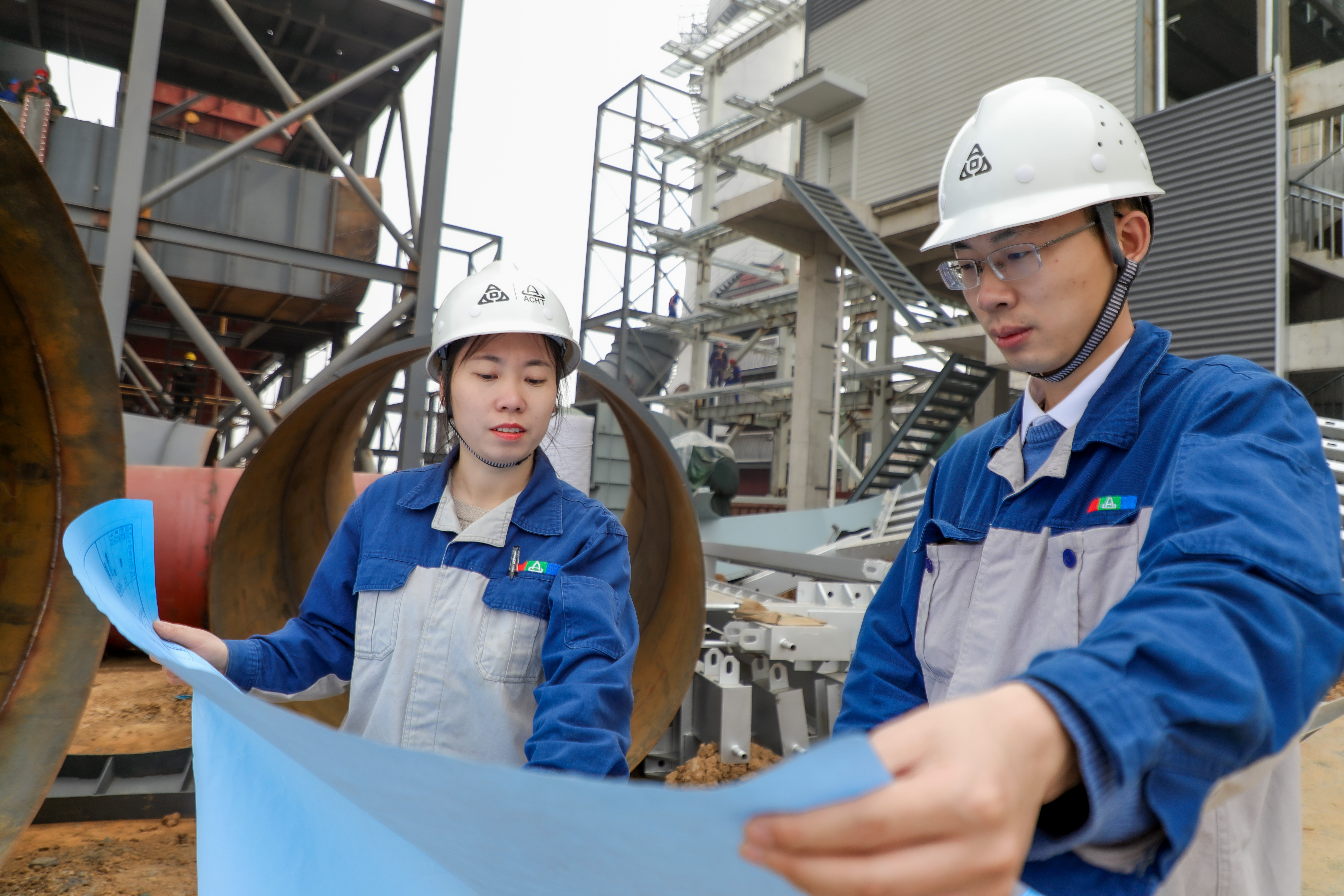 安彩“她”力量｜余艷梅：每當(dāng)想起她，梅花便落滿了南山